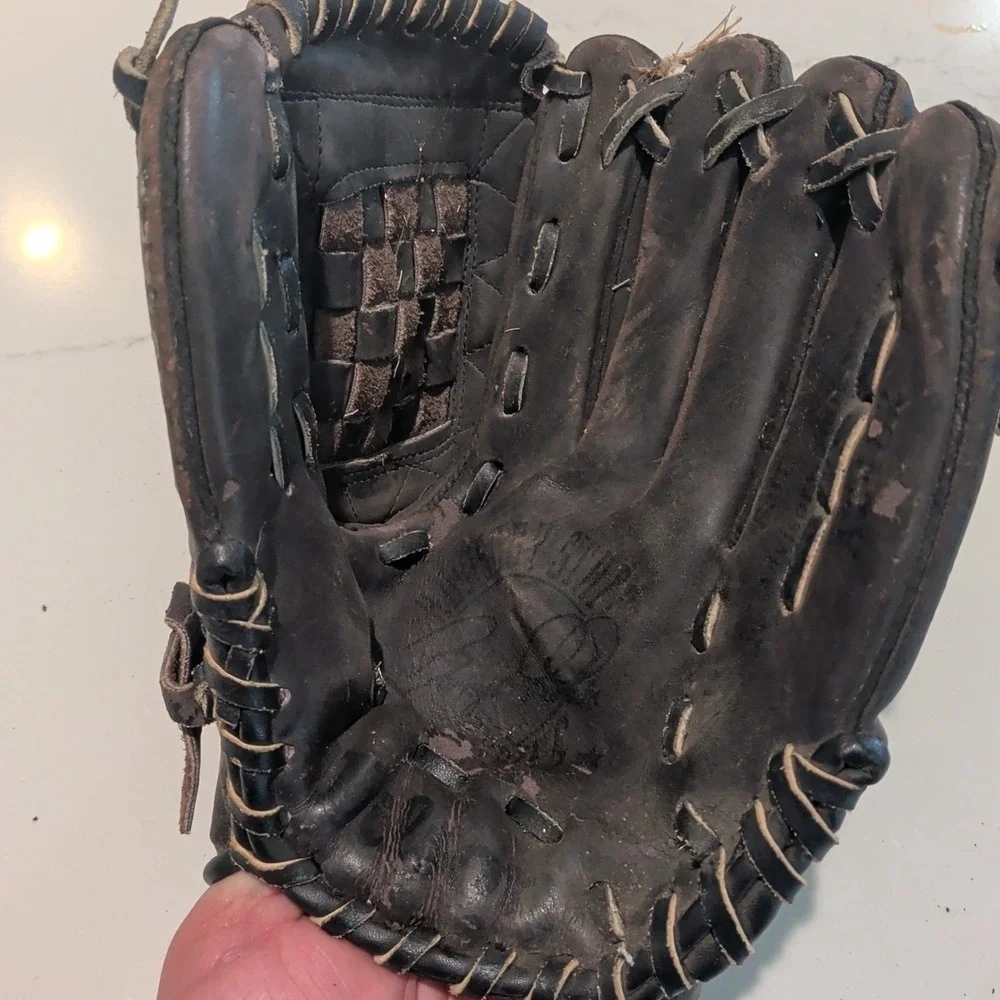 Wilson Barry Larkin Baseball Glove Youth A2482 Leather Deterioration On Top